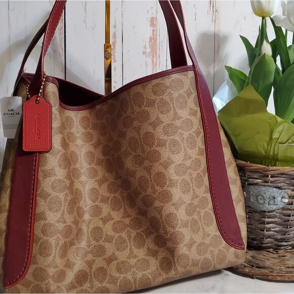 RETAIL Coach Hadley Hobo in Signature C with rare red apple trim - Picture 9 of 12